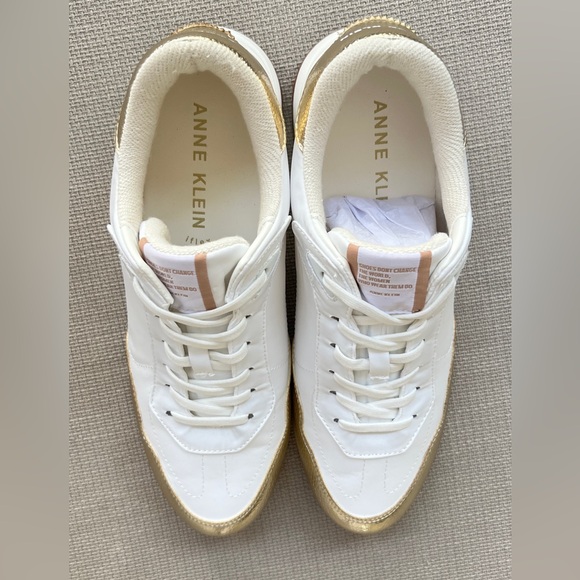 💫 White and gold sneakers - Picture 12 of 15